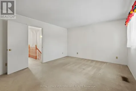 9 Saddle Crescent Ottawa ON K1G 5L4