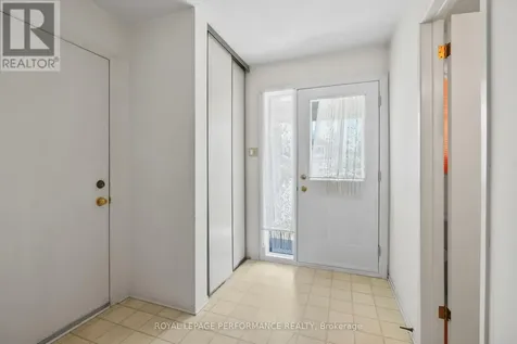 9 Saddle Crescent Ottawa ON K1G 5L4