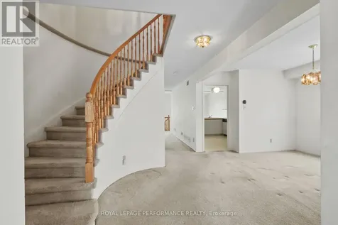 9 Saddle Crescent Ottawa ON K1G 5L4