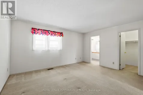 9 Saddle Crescent Ottawa ON K1G 5L4
