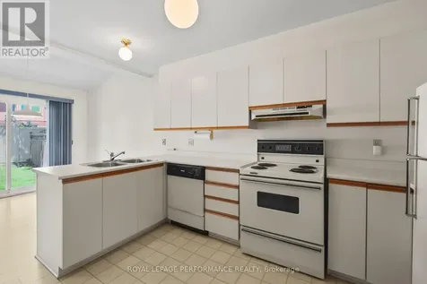 9 Saddle Crescent Ottawa ON K1G 5L4