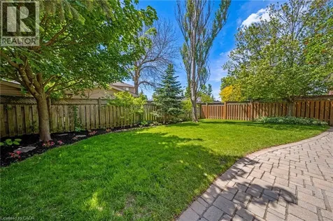 6 Scottswood Lane Caledonia ON N3W 2L6