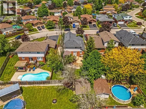 6 Scottswood Lane Caledonia ON N3W 2L6