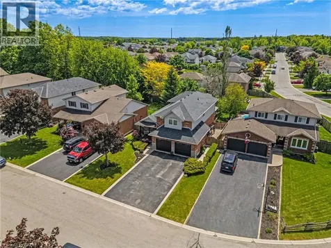 6 Scottswood Lane Caledonia ON N3W 2L6