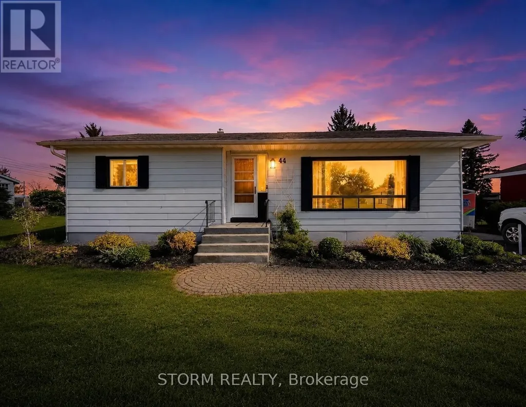44 St Lawrence Street South Stormont ON K0C 1M0