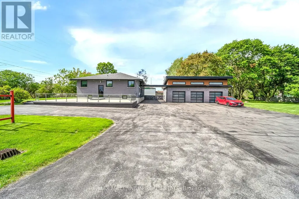 31 Old Lake Ridge Road Whitby ON L1P 1K1