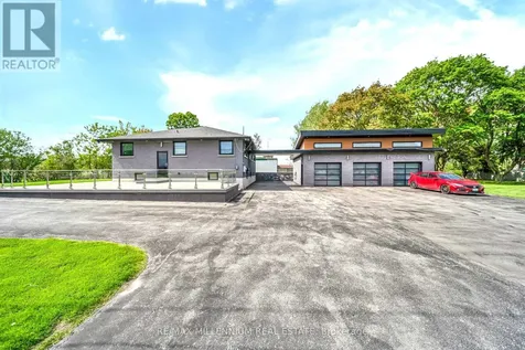 31 Old Lake Ridge Road Whitby ON L1P 1K1