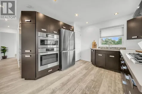 31 Old Lake Ridge Road Whitby ON L1P 1K1