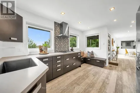 31 Old Lake Ridge Road Whitby ON L1P 1K1