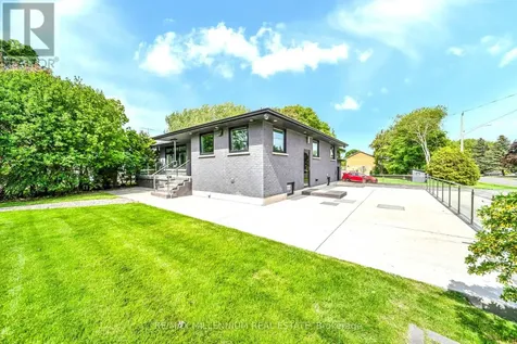 31 Old Lake Ridge Road Whitby ON L1P 1K1