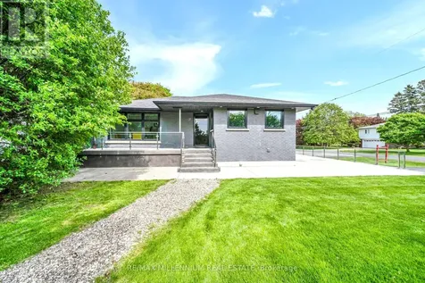 31 Old Lake Ridge Road Whitby ON L1P 1K1