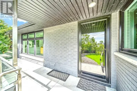 31 Old Lake Ridge Road Whitby ON L1P 1K1
