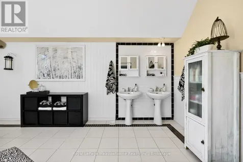 8122 Eramosa Garafraxa Townline Centre Wellington ON N1M 2W5