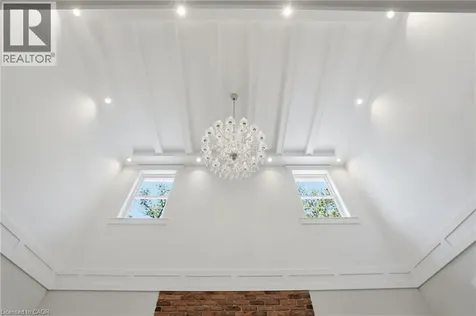 8 Woodward Avenue Dundas ON L9H 4J5