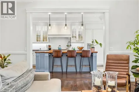 8 Woodward Avenue Dundas ON L9H 4J5