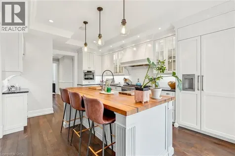 8 Woodward Avenue Dundas ON L9H 4J5