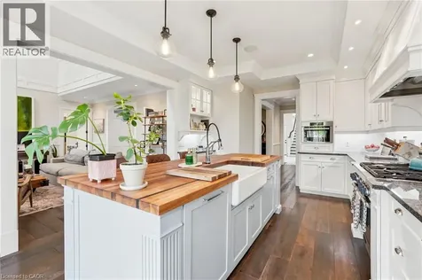 8 Woodward Avenue Dundas ON L9H 4J5