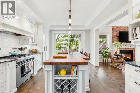 8 Woodward Avenue Dundas ON L9H 4J5