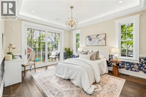 8 Woodward Avenue Dundas ON L9H 4J5