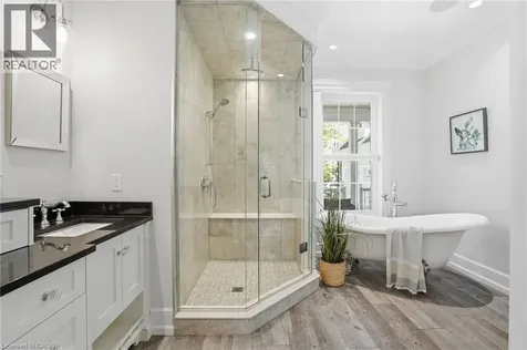 8 Woodward Avenue Dundas ON L9H 4J5