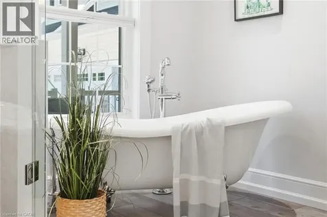 8 Woodward Avenue Dundas ON L9H 4J5