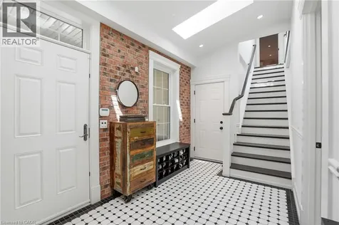 8 Woodward Avenue Dundas ON L9H 4J5