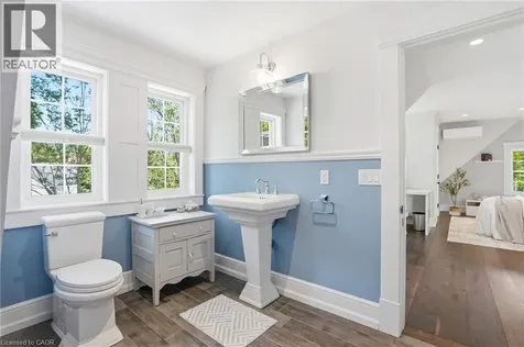 8 Woodward Avenue Dundas ON L9H 4J5