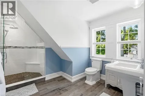 8 Woodward Avenue Dundas ON L9H 4J5