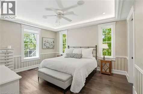 8 Woodward Avenue Dundas ON L9H 4J5