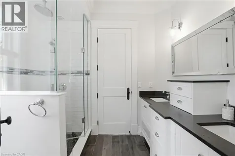 8 Woodward Avenue Dundas ON L9H 4J5
