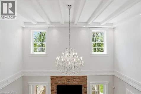 8 Woodward Avenue Dundas ON L9H 4J5