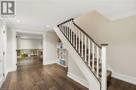 8 Woodward Avenue Dundas ON L9H 4J5