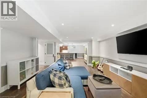 8 Woodward Avenue Dundas ON L9H 4J5