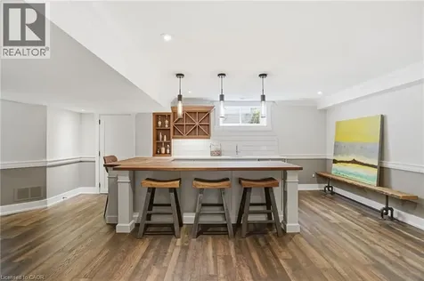 8 Woodward Avenue Dundas ON L9H 4J5