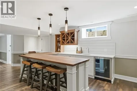 8 Woodward Avenue Dundas ON L9H 4J5