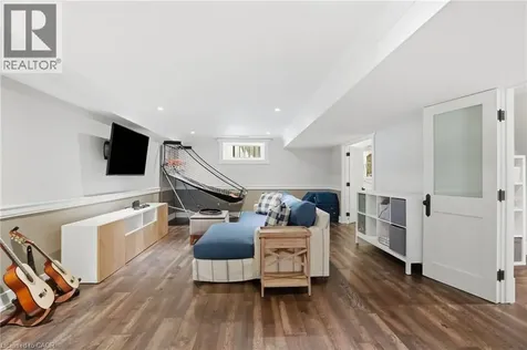 8 Woodward Avenue Dundas ON L9H 4J5