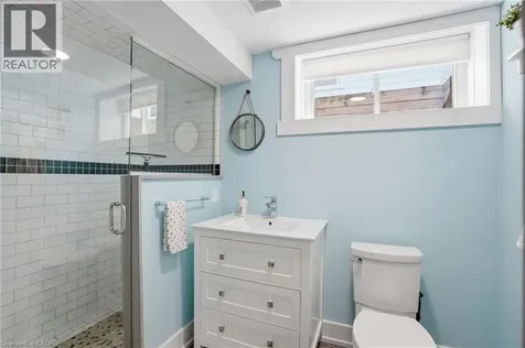 8 Woodward Avenue Dundas ON L9H 4J5