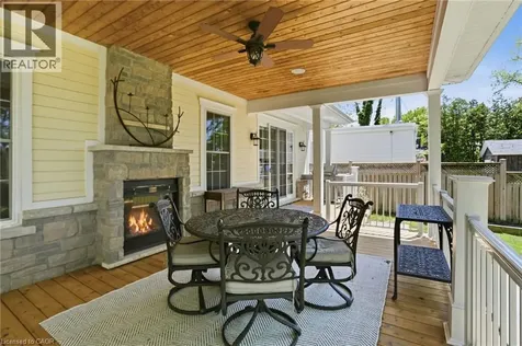 8 Woodward Avenue Dundas ON L9H 4J5