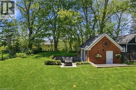8 Woodward Avenue Dundas ON L9H 4J5