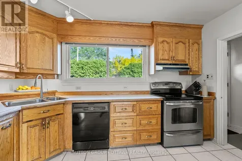1237 Whitmore Avenue Ottawa ON K2C 2N6