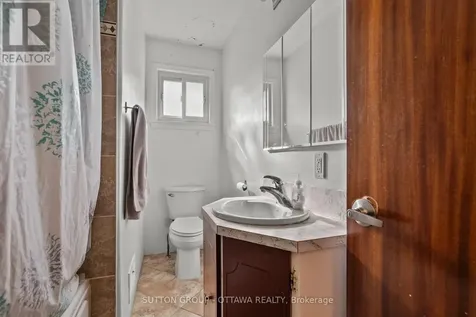 1237 Whitmore Avenue Ottawa ON K2C 2N6