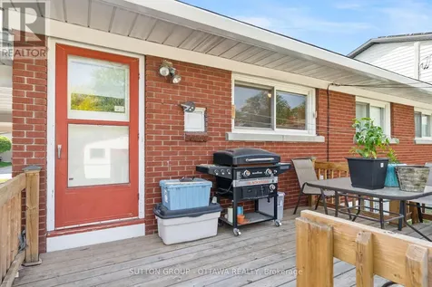 1237 Whitmore Avenue Ottawa ON K2C 2N6