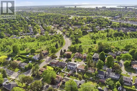 1237 Whitmore Avenue Ottawa ON K2C 2N6