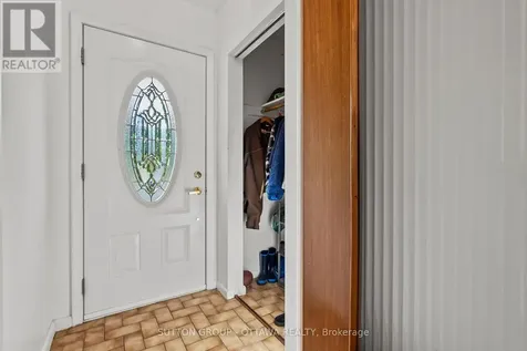 1237 Whitmore Avenue Ottawa ON K2C 2N6