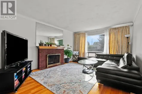 1237 Whitmore Avenue Ottawa ON K2C 2N6