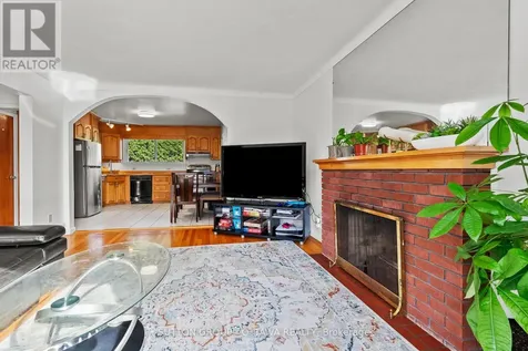 1237 Whitmore Avenue Ottawa ON K2C 2N6