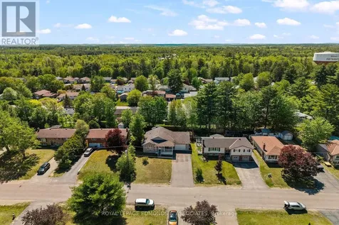 89 Spruce Street Petawawa ON K8H 3H7