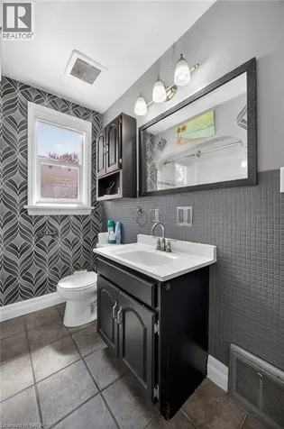 43 West 1st Street Hamilton ON L9C 3B9