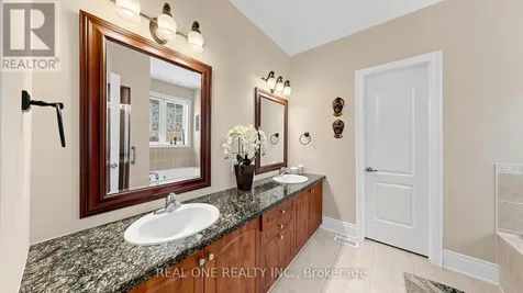 58 Emerald Hts Drive Whitchurch-stouffville ON L4A 0C8
