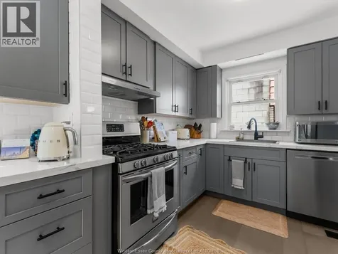 7241 Wyandotte Street Windsor ON N8S 1R5